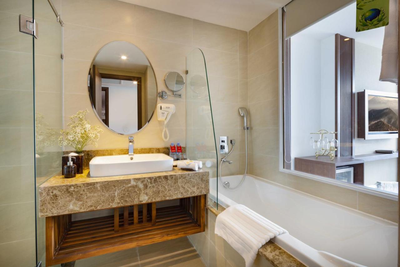 Hotel Regalia Gold