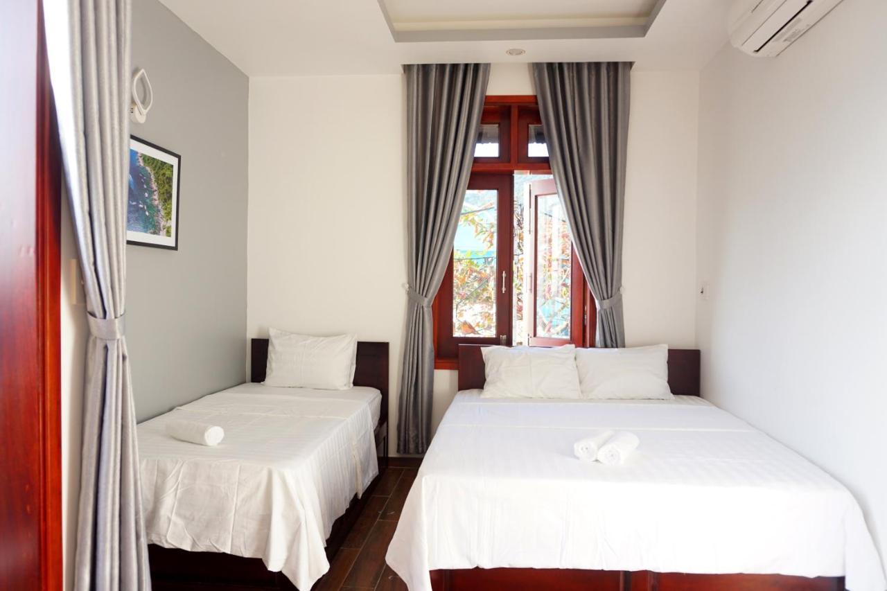 Monkey & Bar Bed & Breakfast *