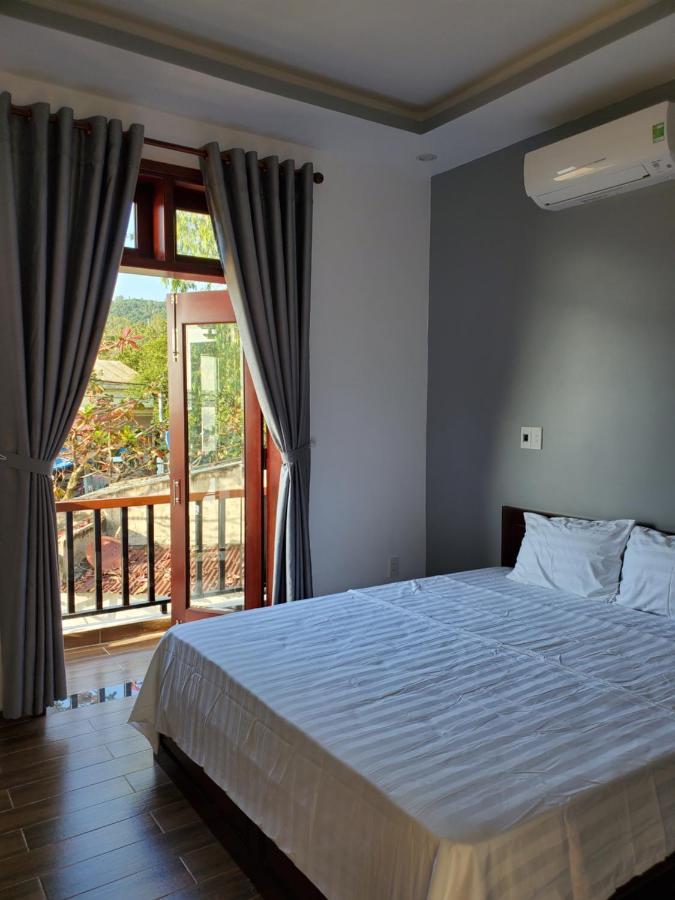 Monkey & Bar Bed & Breakfast *