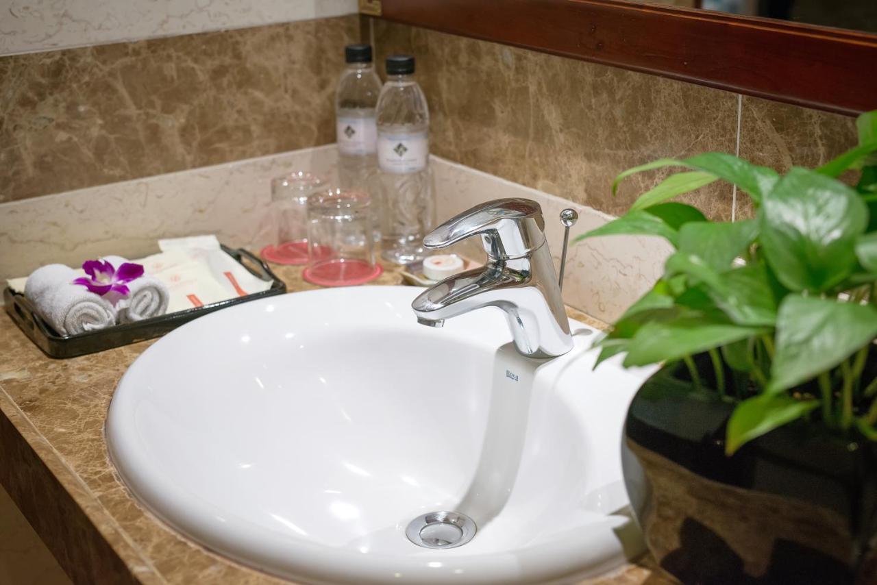 E Luxury & Restaurant Hotel 4*