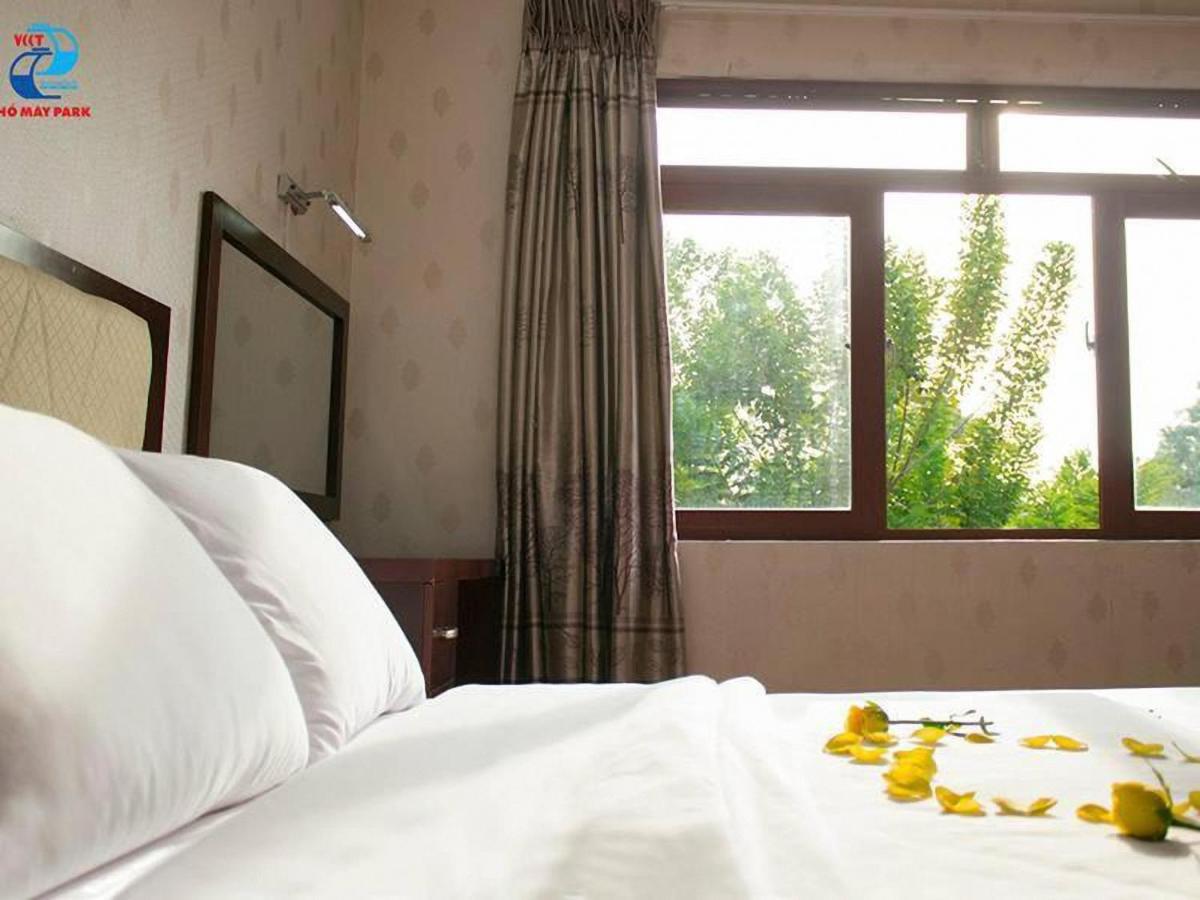 Ho Park Khach San - 3*