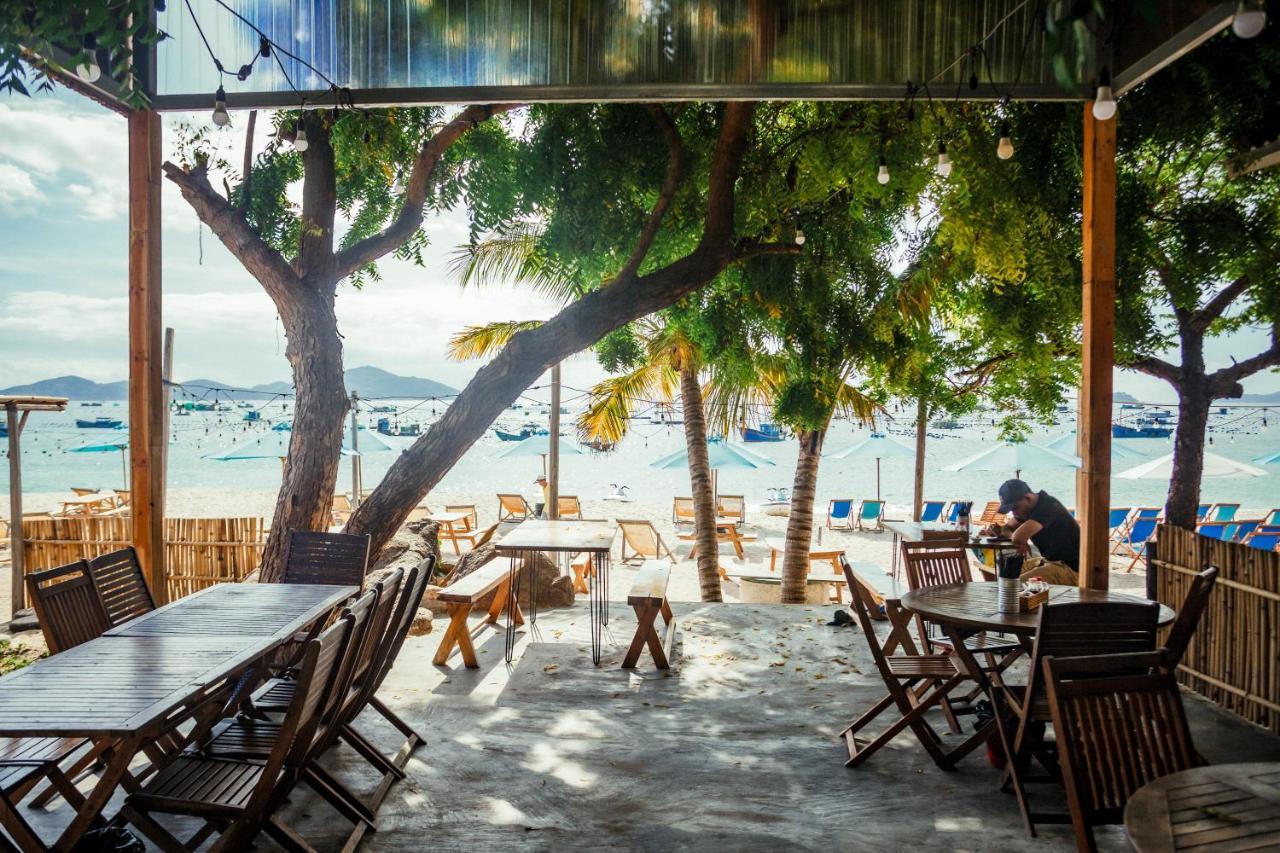 Dao Hoa Vang Cam Ranh