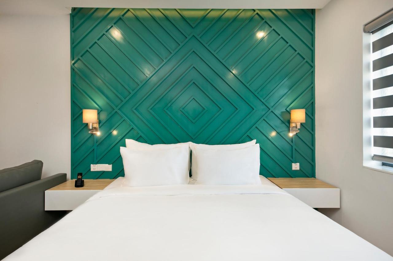 Khách sạn hẻo lánh Dolphin And 3*