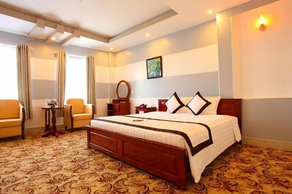 Khách sạn Long Tỵ Ca Mau