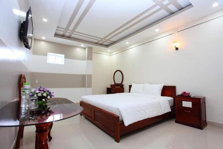 Long Tỵ