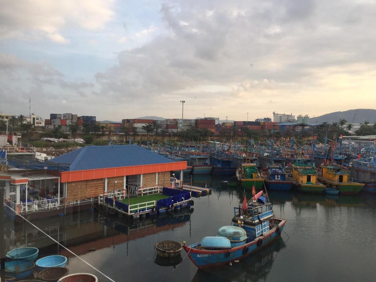 Th Khách sạn *