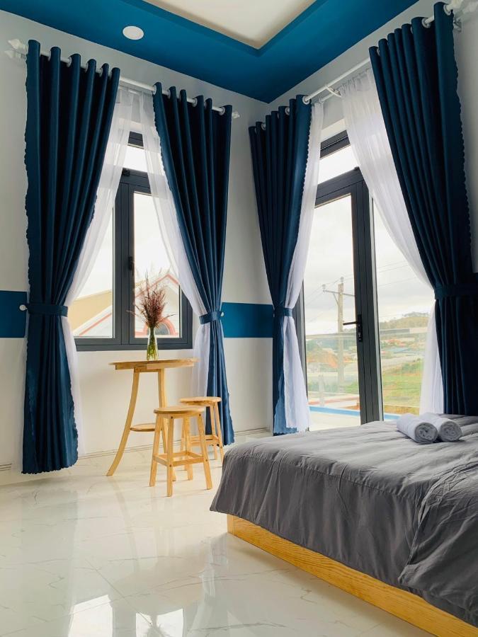 Hotel November