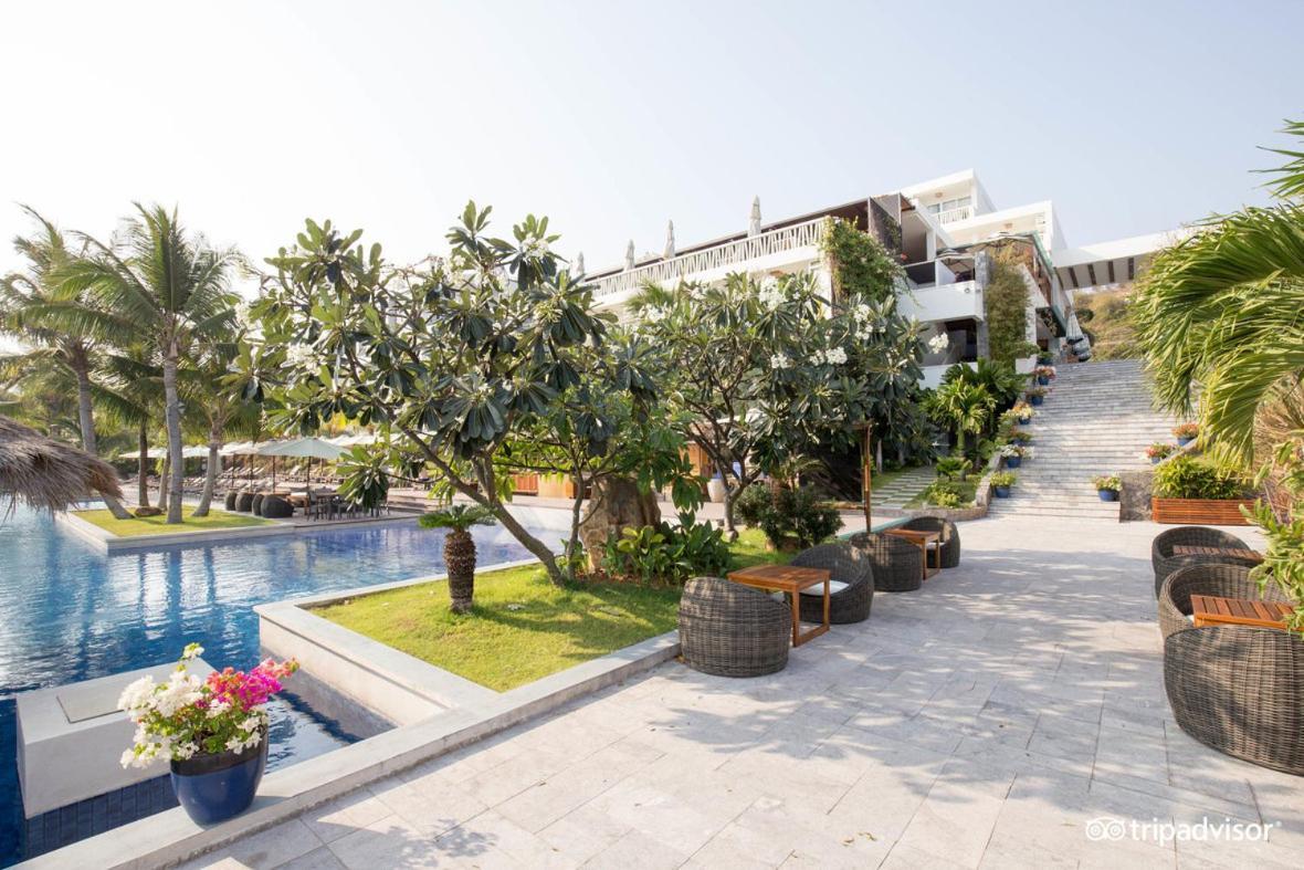 Garden View In Cliff & Residences