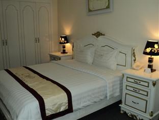 Hotel White