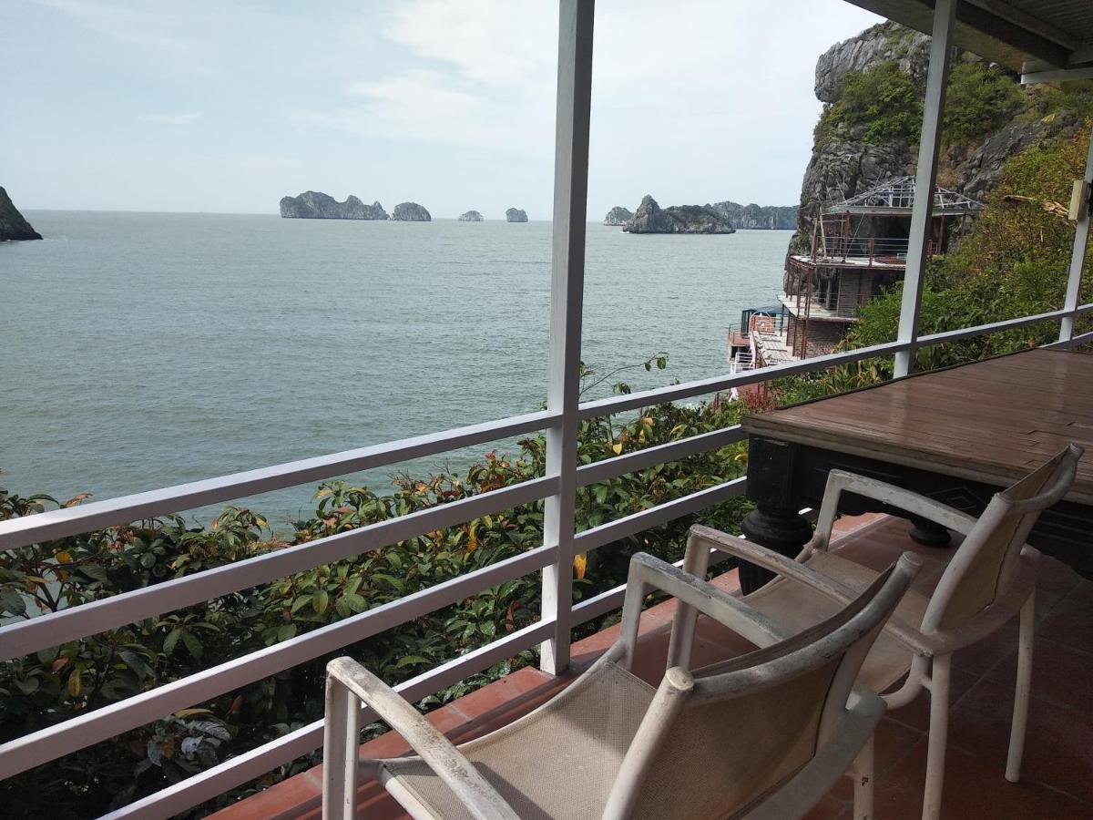 Monkey Island Resort