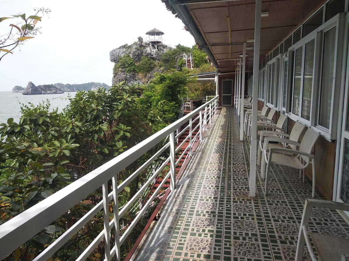 Monkey Island Resort