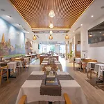 Le\'S Cham Hotel