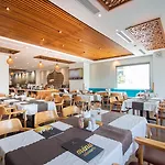 Le\'S Cham Hotel