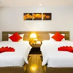 Maple Leaf Hotel & Apartment