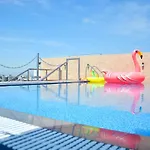 Hang Castle Beach Hotel