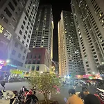 Hon Chong Oceanfront Luxury Apartment