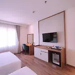 The Tahiti Beach Hotel
