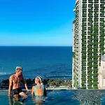 Santa Luxury Hotel