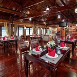 Cozy Bay Classic Cruise