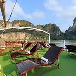 Cozy Bay Classic Cruise
