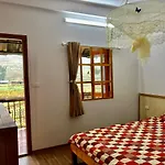 Nhà Dân Gia Đình Tả Van