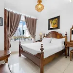 Halo Hotel