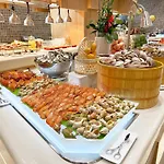 Holiday Inn & Suites Saigon Airport By Ihg