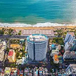 Grand Oceanfront Premier Suite Centre