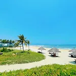 Luxury Dana Beach Resort & Spa