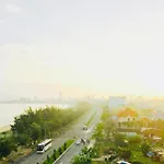 Khách sạn Whale hướng đại dương