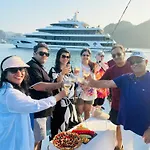 Scarlet Pearl Cruises - Wonder On Lan Ha Bay