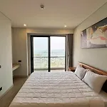 Bay View Halong Homestay Panoramic Bay View Luxury Apartment