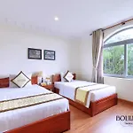 Boulevard Hotel
