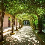 Countryside Garden Resort & Bar