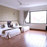 Iris Hotel