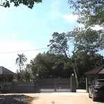 Emerald Resort Ong Lang Beach