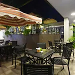 Maple Leaf Hotel & Apartment