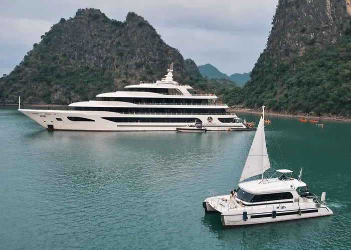 Scarlet Pearl Cruises - Wonder On Lan Ha Bay