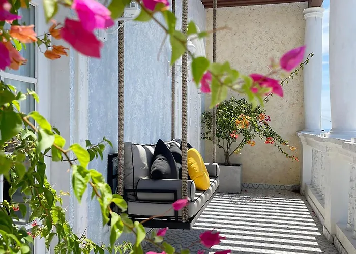 Le Bonheur Hotel
