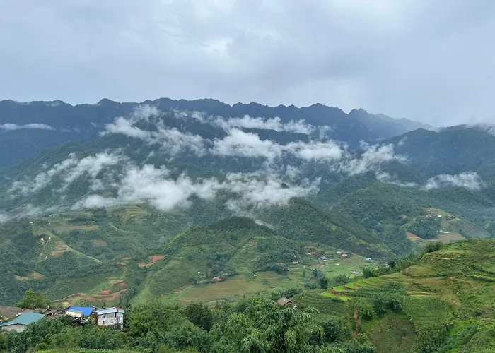 Black Hmong View Hotel