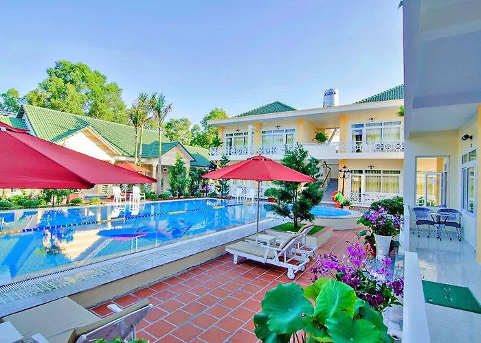 881 Lam Ha Pool Resort