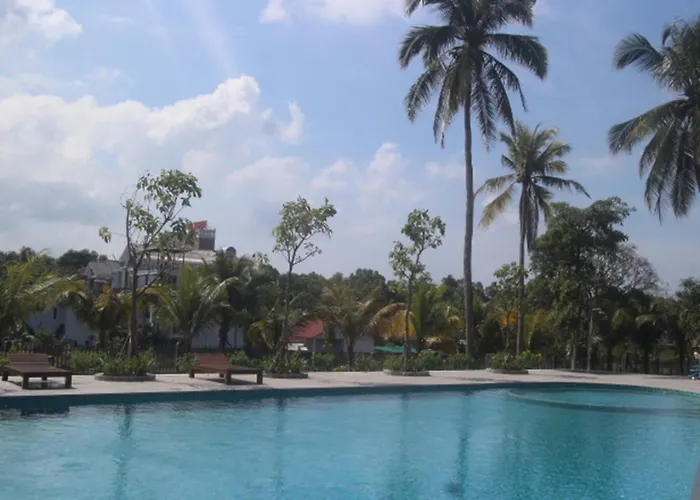 Emerald Resort Ong Lang Beach