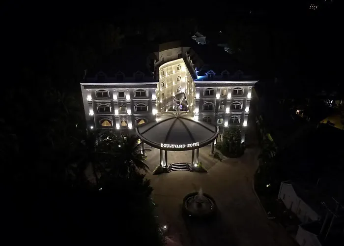 Boulevard Hotel