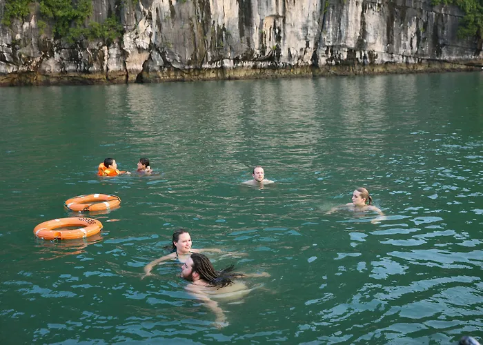 Rosa Cruise Halong