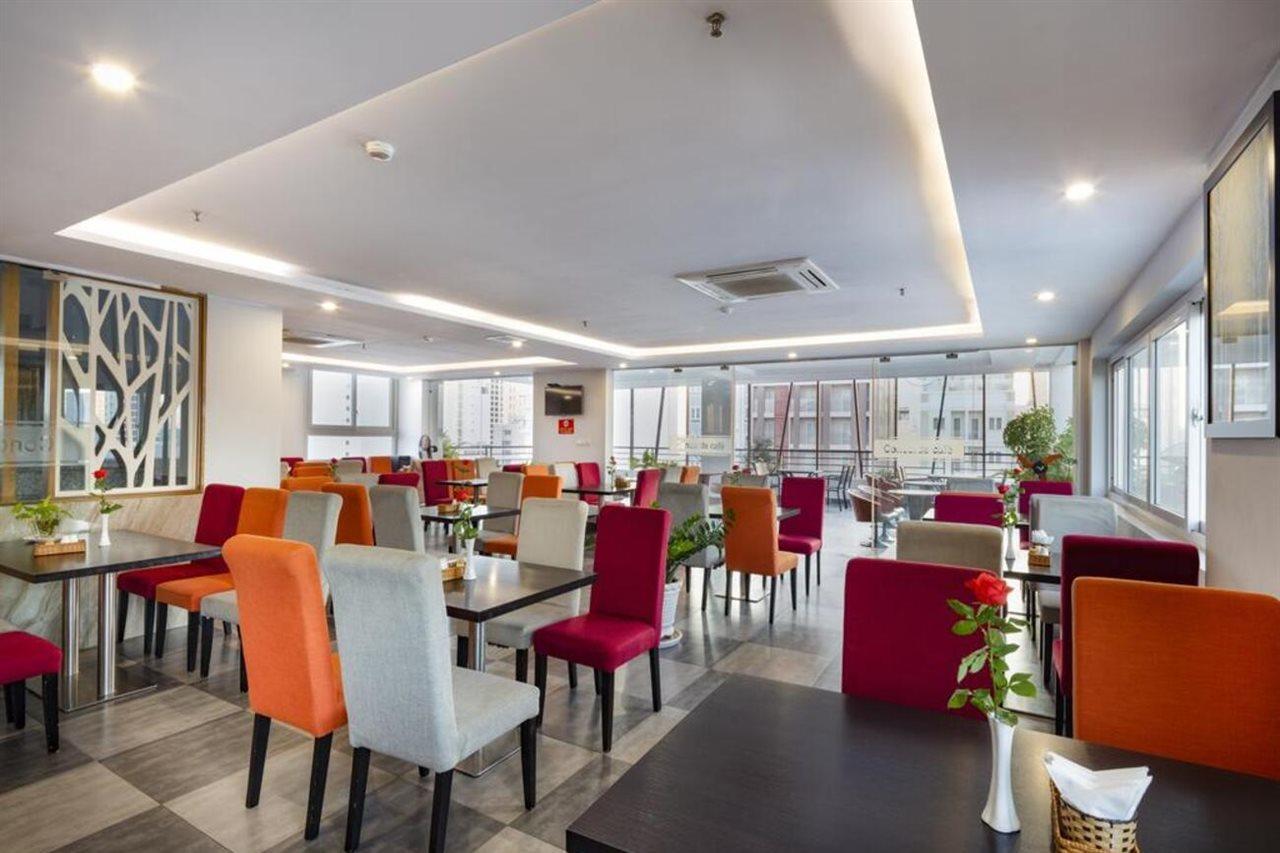 Hotel Maple Leaf &