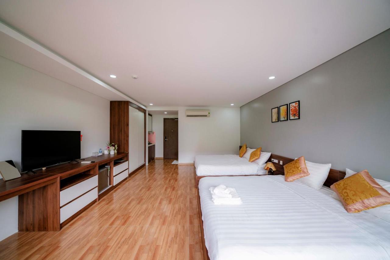 Happy Hotel