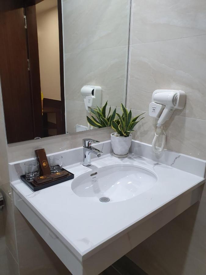 Bay Tuan Chau Khách sạn