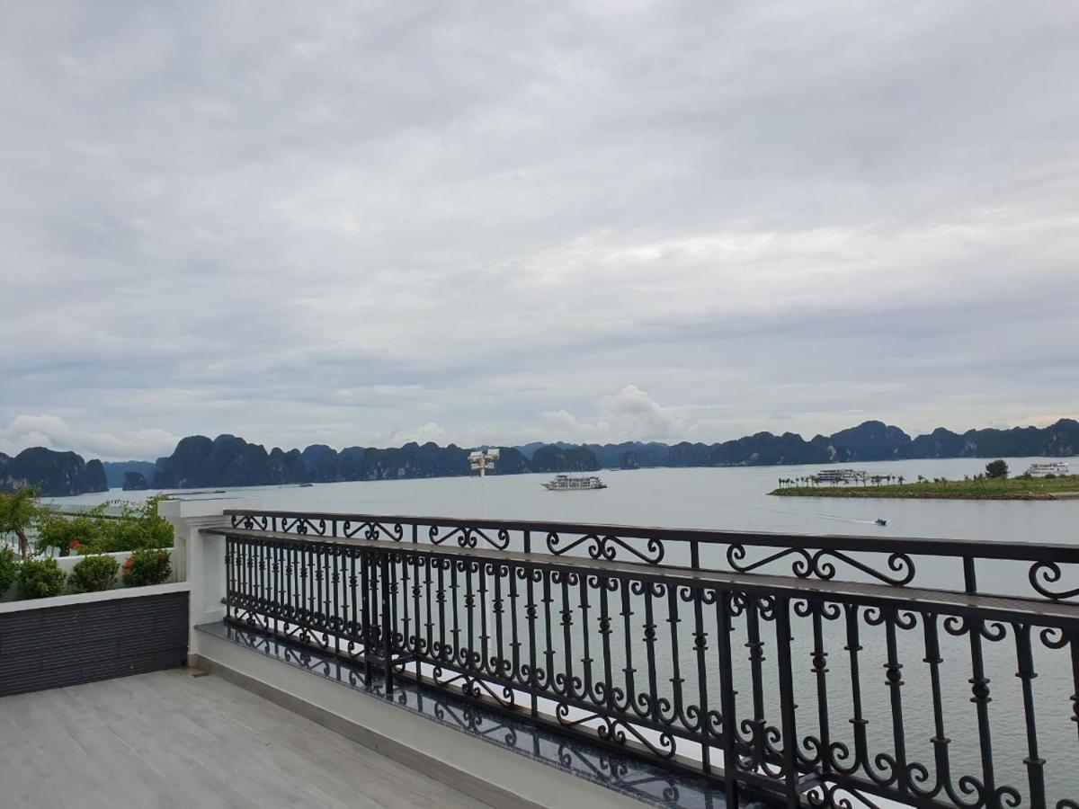 Bay Tuan Chau * Hạ Long