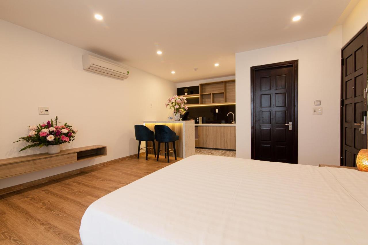Emily & Hotel 3*