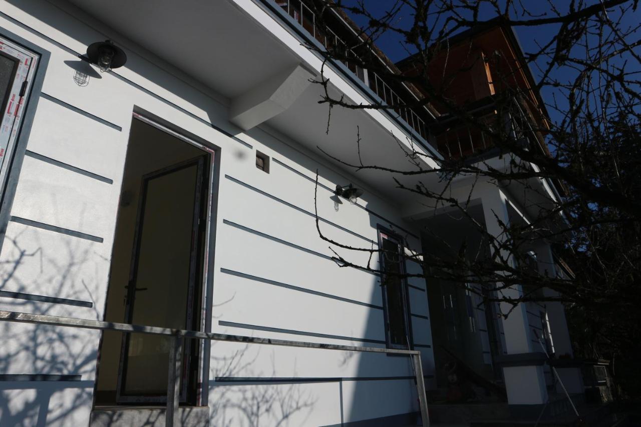 Nui Guest house *